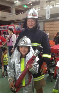 消防団員なりきりコーナーも大人気でした。